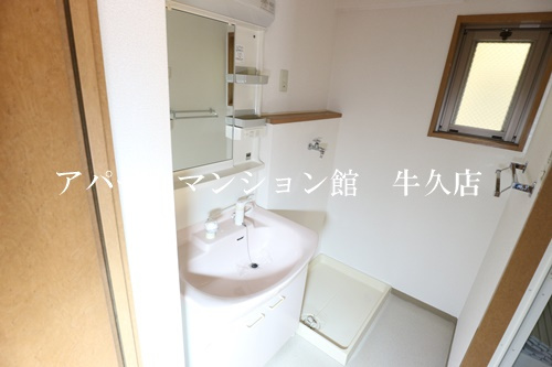 牛久ロイヤルレジデンスDⅠ型の洗面所
