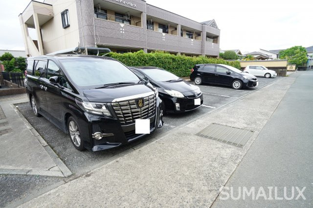 熊本市南区荒尾１丁目のアパートの駐車場