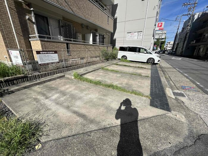メゾンボナールの駐車場