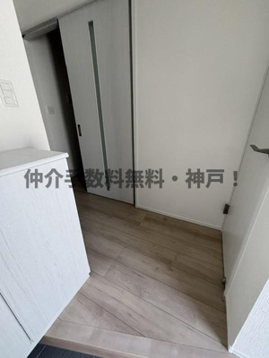 【玄関】 | 神戸市須磨区多井畑　新築戸建A号棟　仲介手数料無料！ | 明るい玄関です
