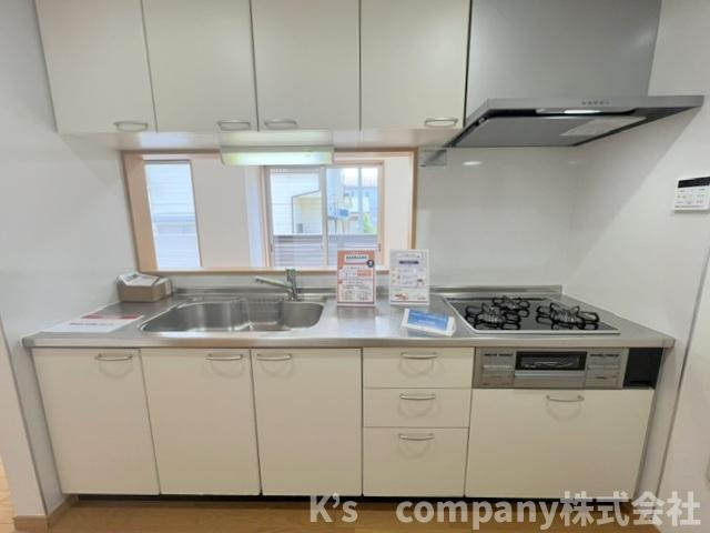 ●藤沢市打戻　中古戸建のキッチン|吊戸棚付きの収納力のあるシステムキッチン☆