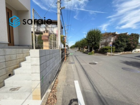 所沢市中新井5丁目全2棟　新築戸建　クレアガーデンの前面道路含む現地写真|10/16撮影