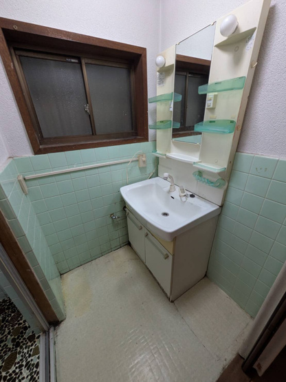 【独立洗面台】 | 高砂市中筋戸建 | 独立洗面台、朝の身支度には欠かせません