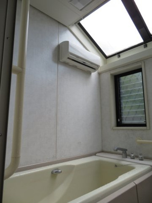 【浴室】 | 梅ケ谷町売家 | 落ち着いた空間のお風呂です