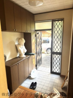 【玄関】 | 松沢戸建 | ゆったりとした玄関です