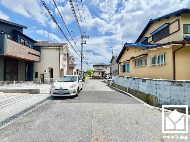 大津市下阪本２丁目　1期　1号棟の前面道路含む現地写真