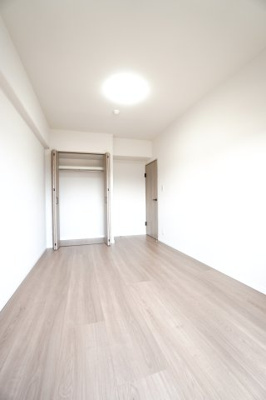【洋室】 | 【上質リノベ】フローレンス八木駅前 | 【洋室約5.9帖】
こども部屋をコーディネート！このぐらいの広さがあれば、 
お子さんの好きな色やモチーフを使ったコーディネートで、
勉強もお片付けも全部楽しいお気に入りの空間にしていけそうですね！