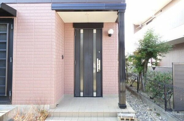 永覚新町貸家の玄関