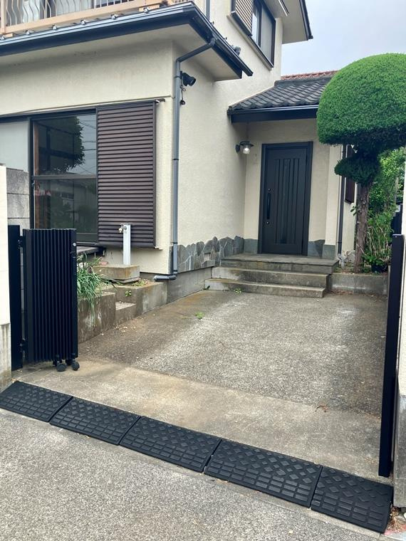 小山町戸建の駐車場