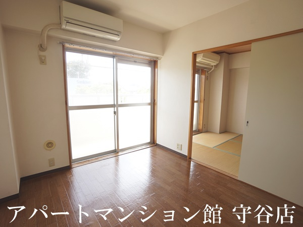 小泉ハイムの居間・リビング|反転です