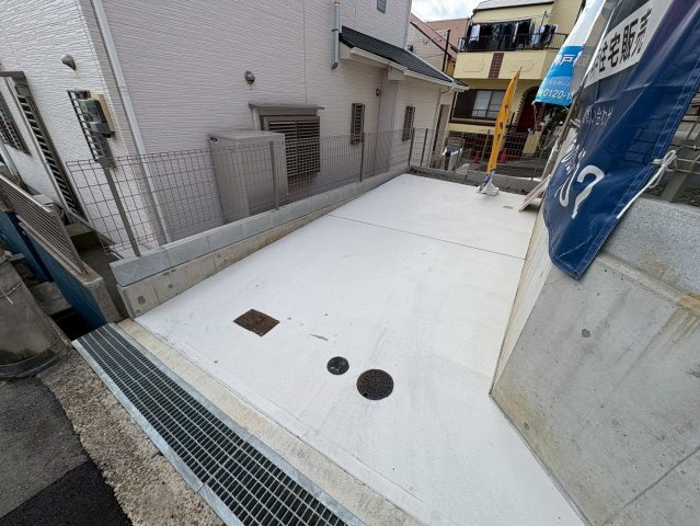 霞ヶ丘6丁目新築戸建ての駐車場