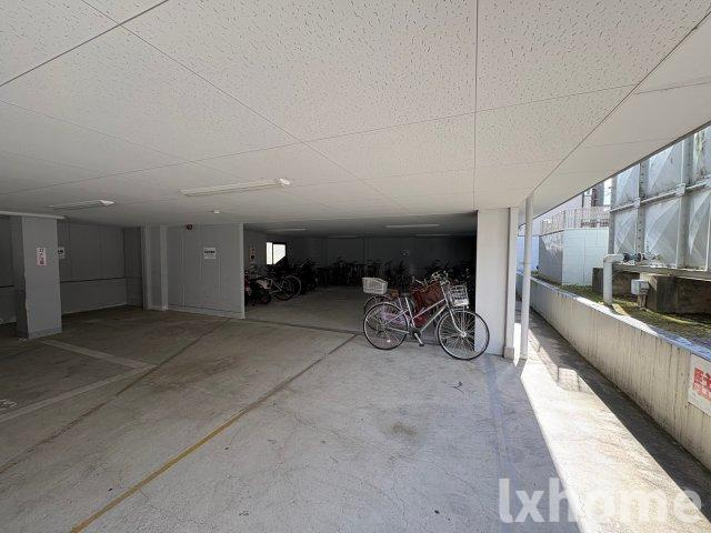 ヤングパレス茨木の駐車場|駐車場完備です