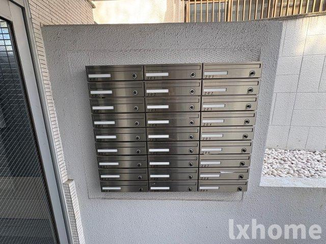 ヤングパレス茨木のエントランス|清潔なエントランスです