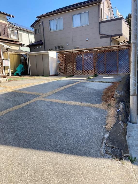 葛原戸建の駐車場