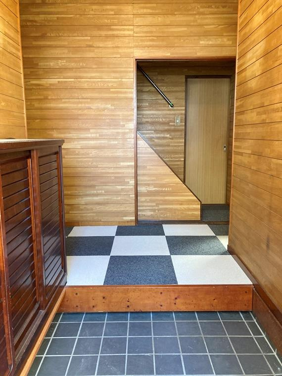 葛原戸建の玄関
