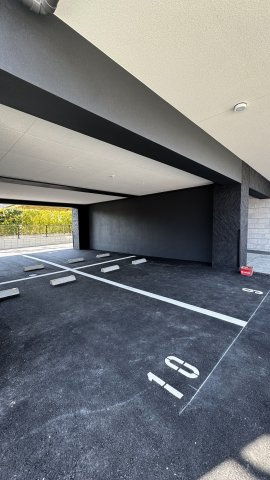 CRESCENT六本松南の駐車場