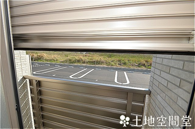 中間市岩瀬西町のアパートのバルコニー