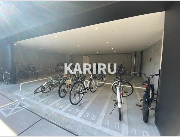 グランパシフィック巽中の駐車場