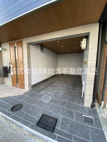 今米1丁目中古戸建の駐車場|お車をお持ちの方には必要な駐車場はビルトインガレージでハイルーフ車も駐車可能です！