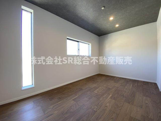 今米1丁目中古戸建の寝室|2F・7.5帖洋室。落ち着いて過ごせるお部屋なので、寝室にいかがでしょうか