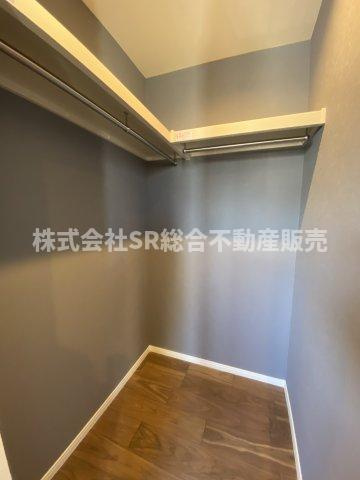 今米1丁目中古戸建の収納|同じ収納が横にありご夫婦別々にお洋服が収納できます！