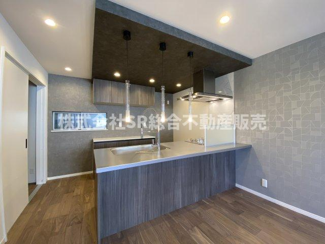 今米1丁目中古戸建のキッチン|配膳・片付けも楽でオシャレなカウンターキッチンです♪