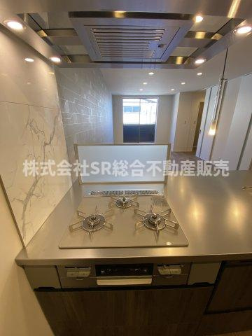 今米1丁目中古戸建のキッチン|3口コンロ、グリル付き♪