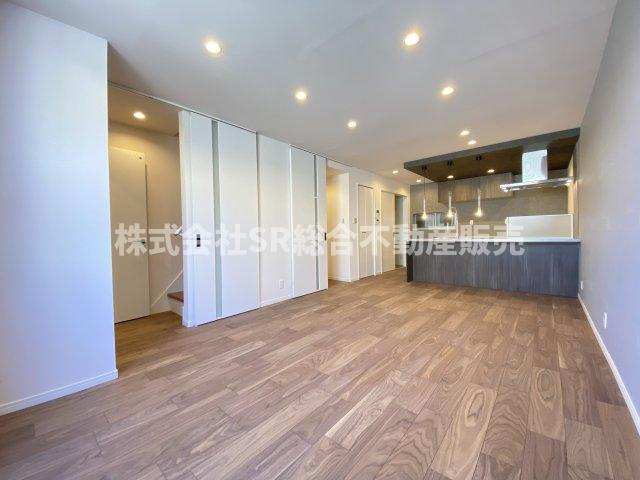 今米1丁目中古戸建の居間・リビング|ご家族と毎日顔を合わせられる造りです！