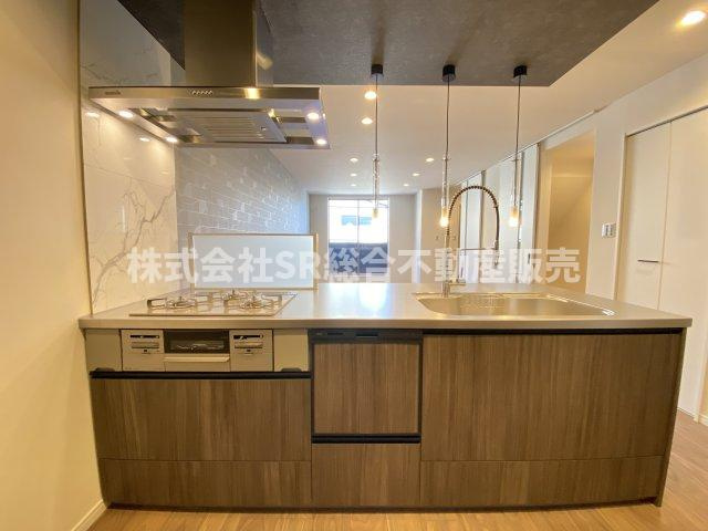 今米1丁目中古戸建のキッチン|キッチンはオシャレなカウンターキッチン♪設備の充実したキッチンでお料理が快適にできます！