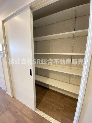 今米1丁目中古戸建の収納|キッチンにはパントリーもあります♪