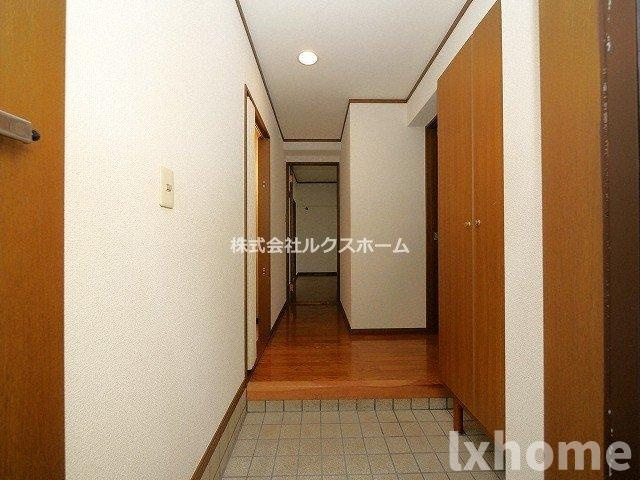 チサトマンションの玄関|収納もある玄関です