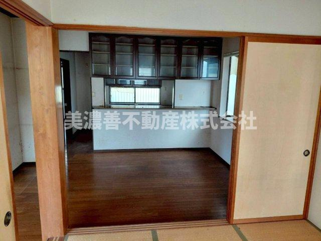 ６６７１８　養老郡養老町栗笠中古戸建てのキッチン