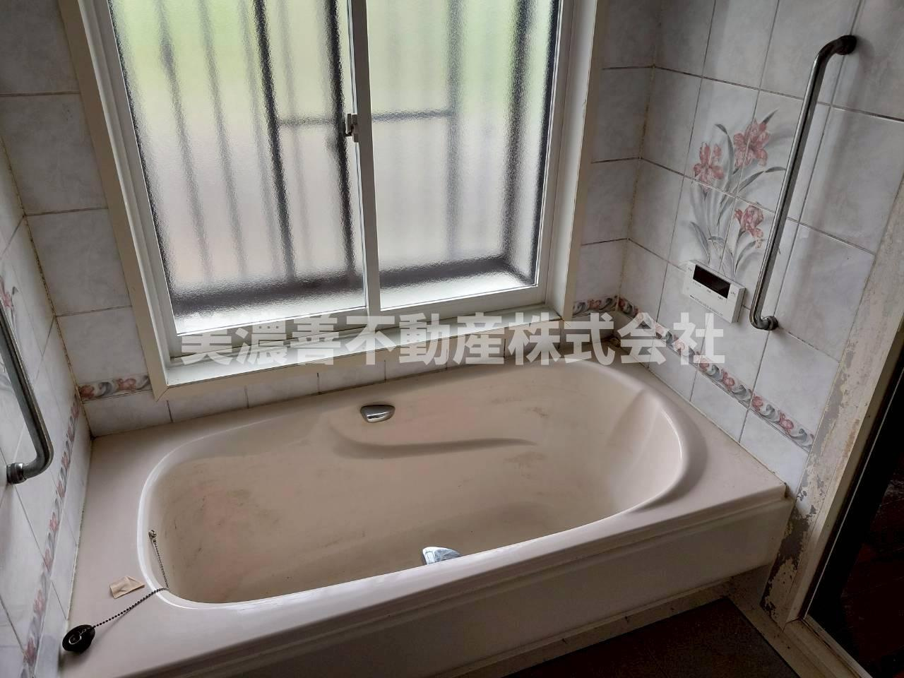 ６６７１８　養老郡養老町栗笠中古戸建ての浴室