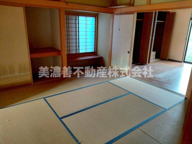 ６６７１８　養老郡養老町栗笠中古戸建ての和室