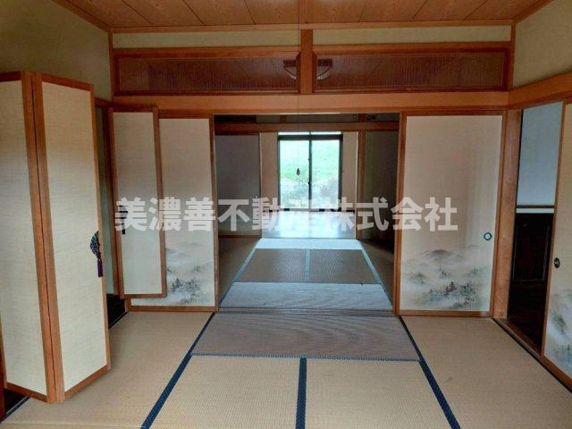 ６６７１８　養老郡養老町栗笠中古戸建ての和室