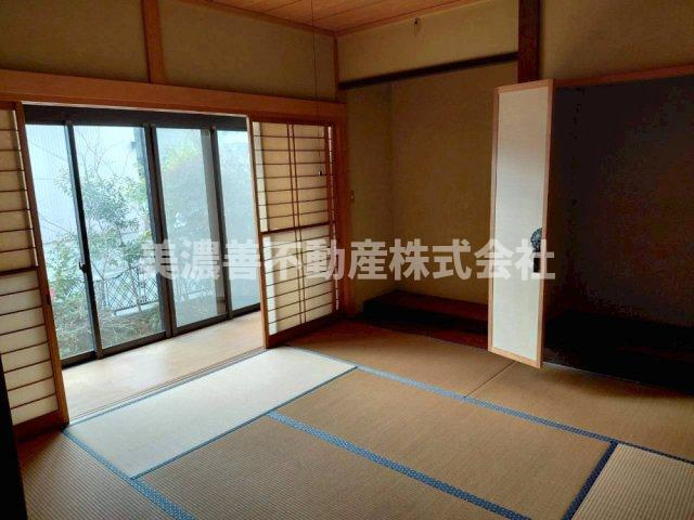 ６６７１８　養老郡養老町栗笠中古戸建ての和室
