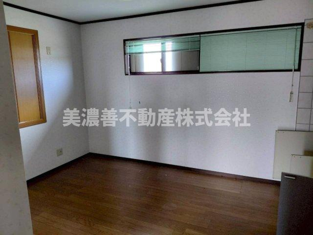 ６６７１８　養老郡養老町栗笠中古戸建てのキッチン