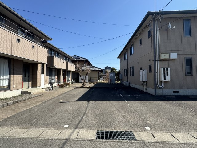 想定年間賃料541.2万　想定利回り6.94％　軽量鉄骨造の駐車場