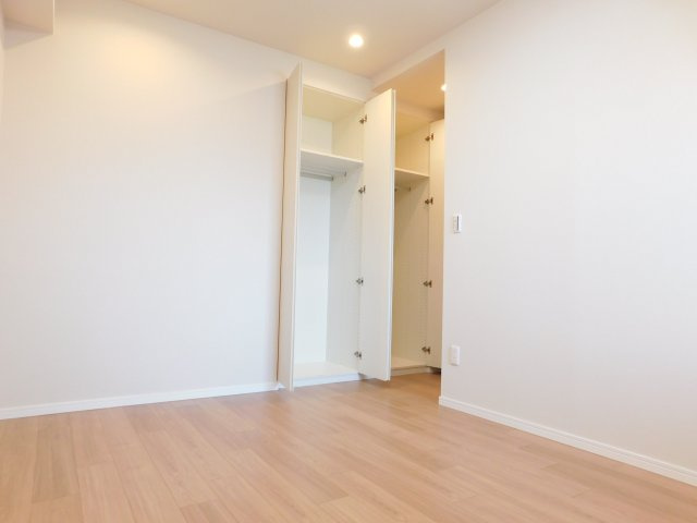 名古屋市港区品川町１丁目の中古マンションの洋室|◇洋室◇　　明るい洋室６．５帖　全居室収納完備♪　（２０２５年１１月リノベーション済）