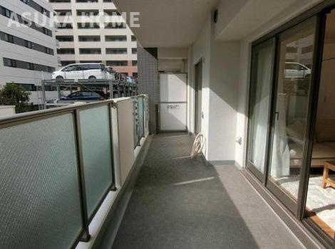 リステージ綱島ラグシスのバルコニー|解放感ある展望とともに閑静な住宅街を感じられる陽だまりのバルコニーです。