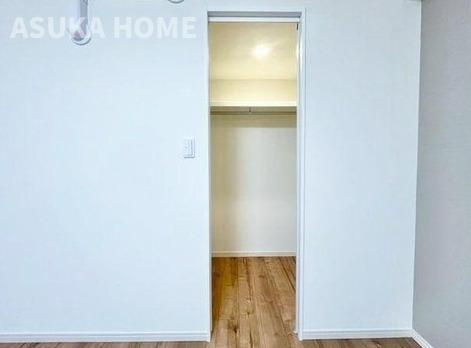 リステージ綱島ラグシスの収納|ウオークインクローゼットはゆとりと広さを兼ね備えたものを設置してあります。