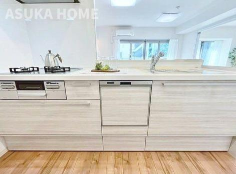 リステージ綱島ラグシスのキッチン|解放感あるオープンな対面式キッチンは会話をしながら手を動かせるのが良いんですよね