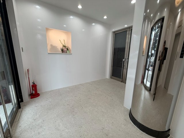 SPRIME STRUCTURE OSAKA NORTH OFFICEのエントランス