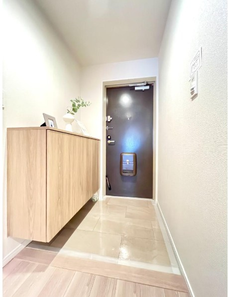 コスモ西宮山手の玄関