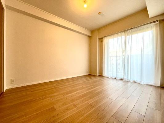 コスモ西宮山手の洋室