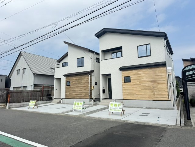 藤枝市　高柳２丁目　新築住宅　①号棟　４LDKの前面道路含む現地写真
