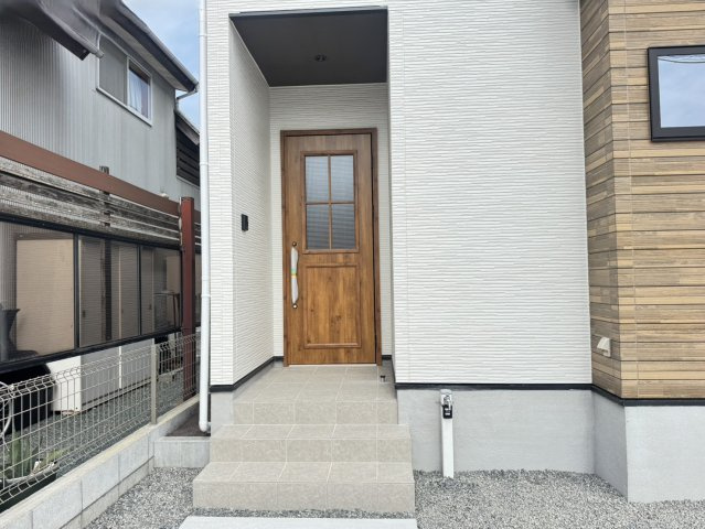 藤枝市　高柳２丁目　新築住宅　①号棟　４LDKの玄関