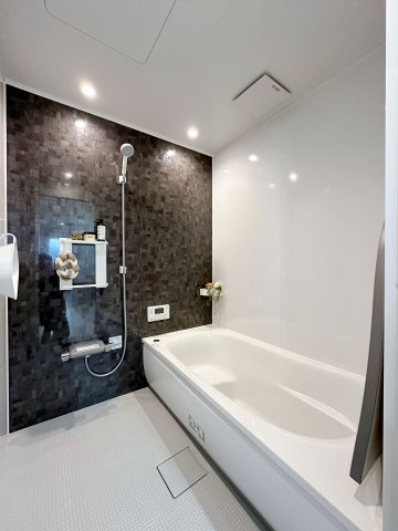 東区福田1丁目 No.1の浴室|1坪タイプの浴室☆
ユニットバスは、気密性にも優れています。そのため、冬場でもお湯が冷めにくく、暖かい空間を維持することができます。