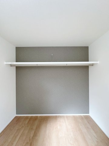 東区福田1丁目 No.1の寝室|全居室収納☆
7.5帖主寝室のワイドクローゼットです♪