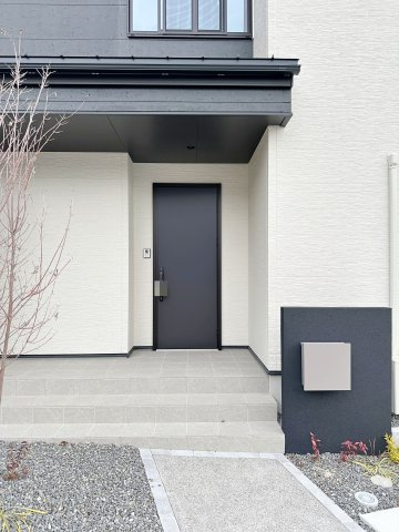 東区福田1丁目 No.1の玄関|玄関ポーチ☆
屋根も付いており、雨が降っても濡れる心配はありません♪